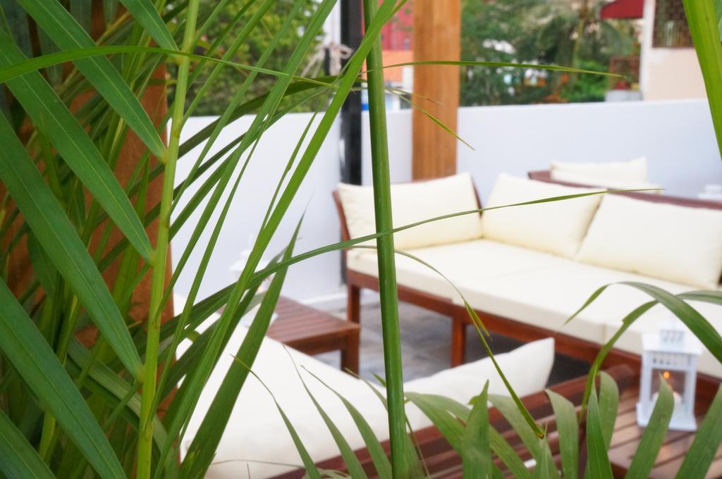 Aura Thematic Hostel Phnom Penh Exterior photo