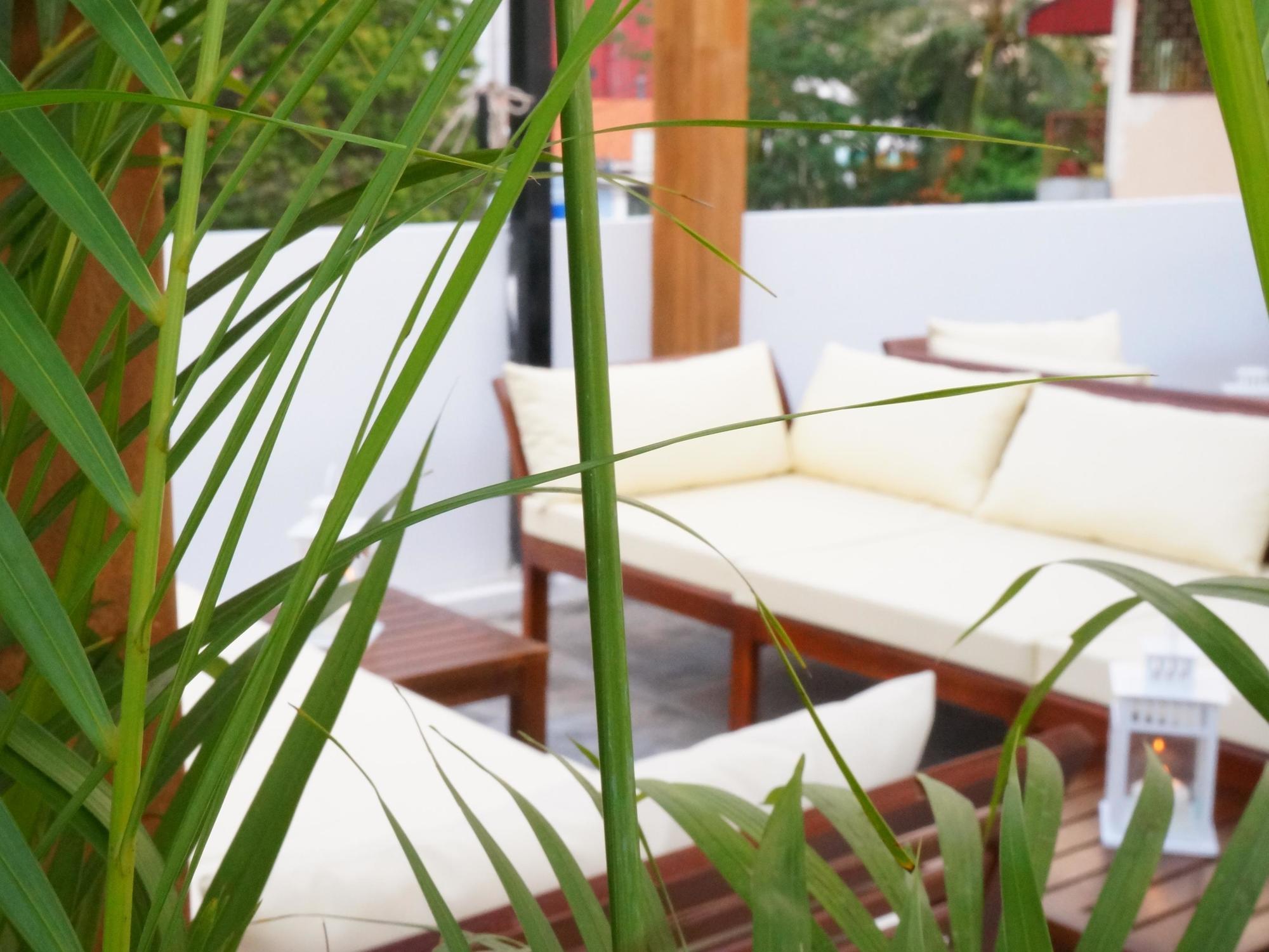 Aura Thematic Hostel Phnom Penh Exterior photo