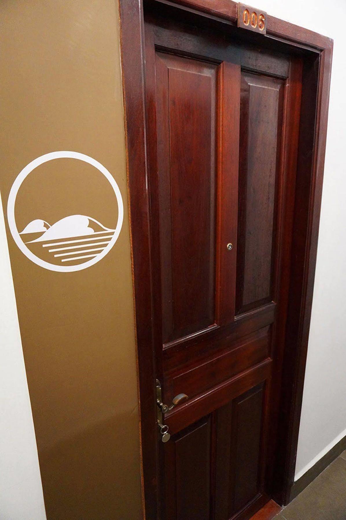 Aura Thematic Hostel Phnom Penh Exterior photo