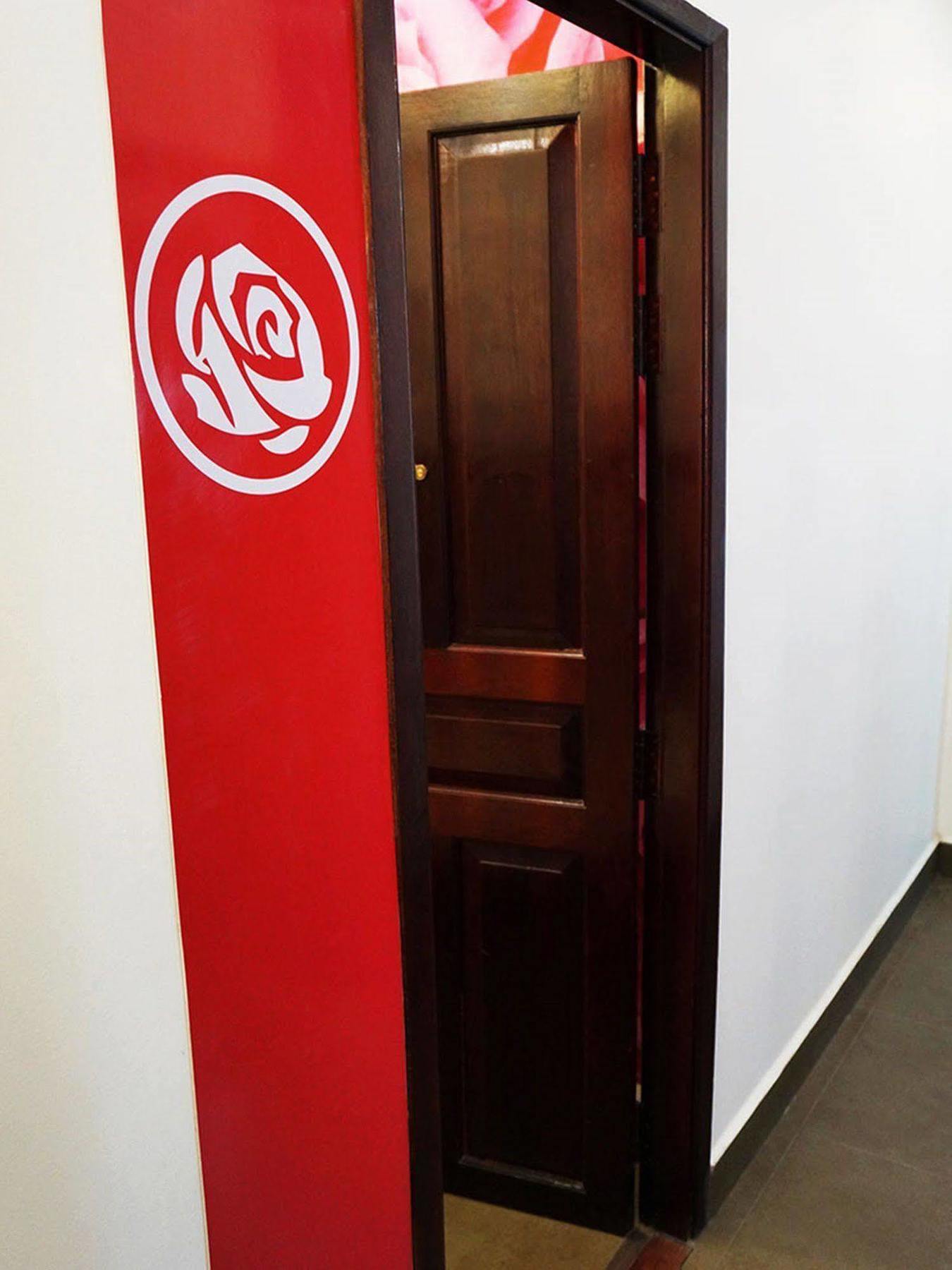 Aura Thematic Hostel Phnom Penh Exterior photo