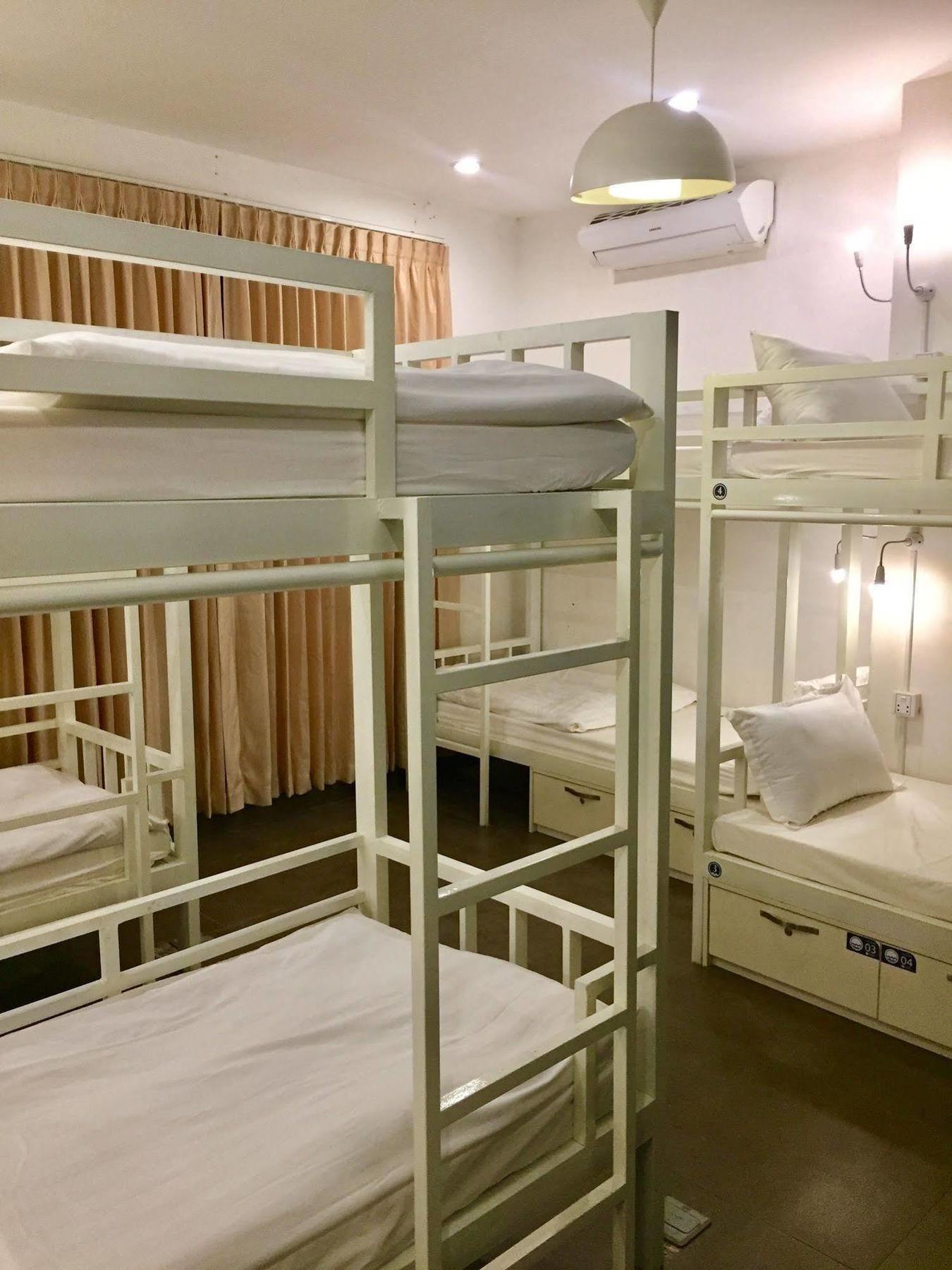 Aura Thematic Hostel Phnom Penh Exterior photo