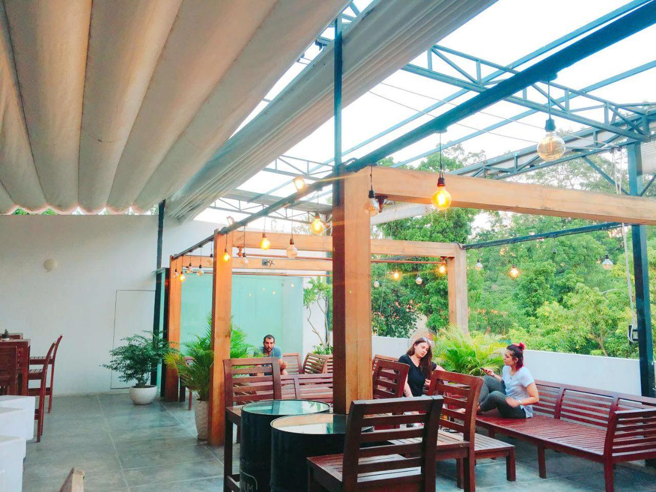 Aura Thematic Hostel Phnom Penh Exterior photo