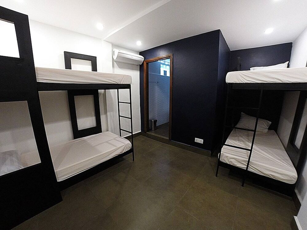 Aura Thematic Hostel Phnom Penh Exterior photo